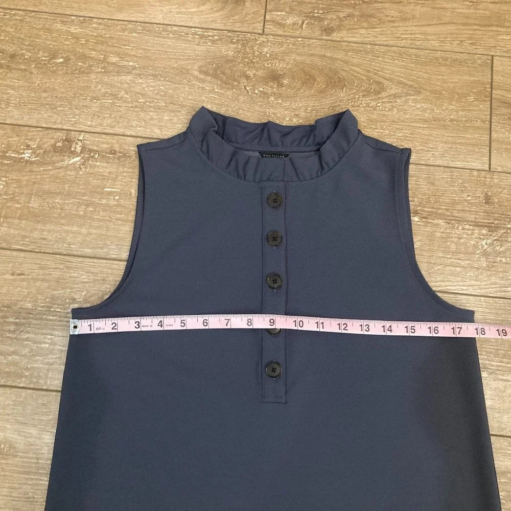 Ann Taylor Gray Sleeveless top with Ruffle Collar Size Small - Picture 4 of 7